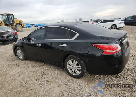 2015 Nissan Altima 2.5 из США, поврежденный, VIN 1N4AL3AP9FN301828